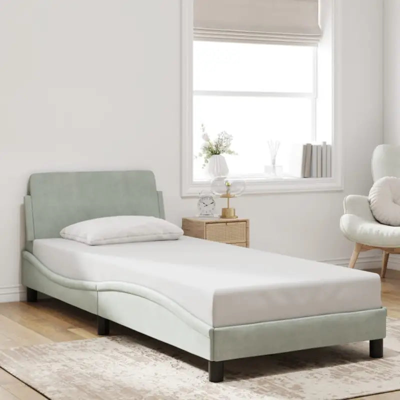 Bedframe met hoofdeinde en multiplex lattenbodem in zacht fluweel - Bedden & bedframes