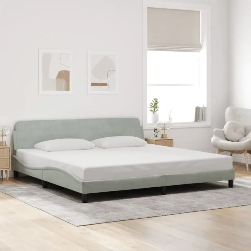 Bedframe met hoofdeinde en multiplex lattenbodem in zacht fluweel - Lichtgrijs / 200 x 200 cm - Bedden & bedframes