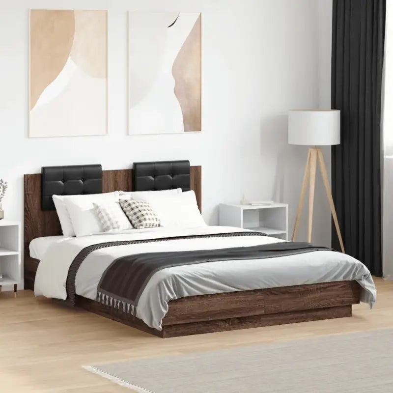 Bedframe met hoofdeinde en multiplex lattenbodem van bewerkt hout - bruin eikenkleur / 135 x 190 cm - Bedden & bedframes