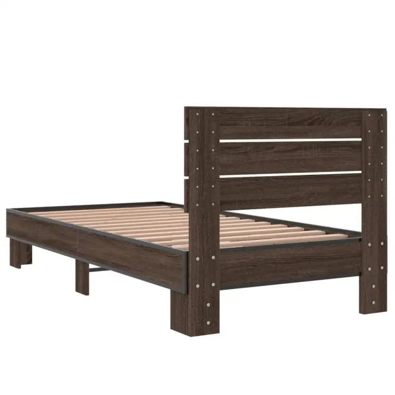 Bedframe met metalen poten en multiplex lattenbodem van bewerkt hout - Bedden & bedframes