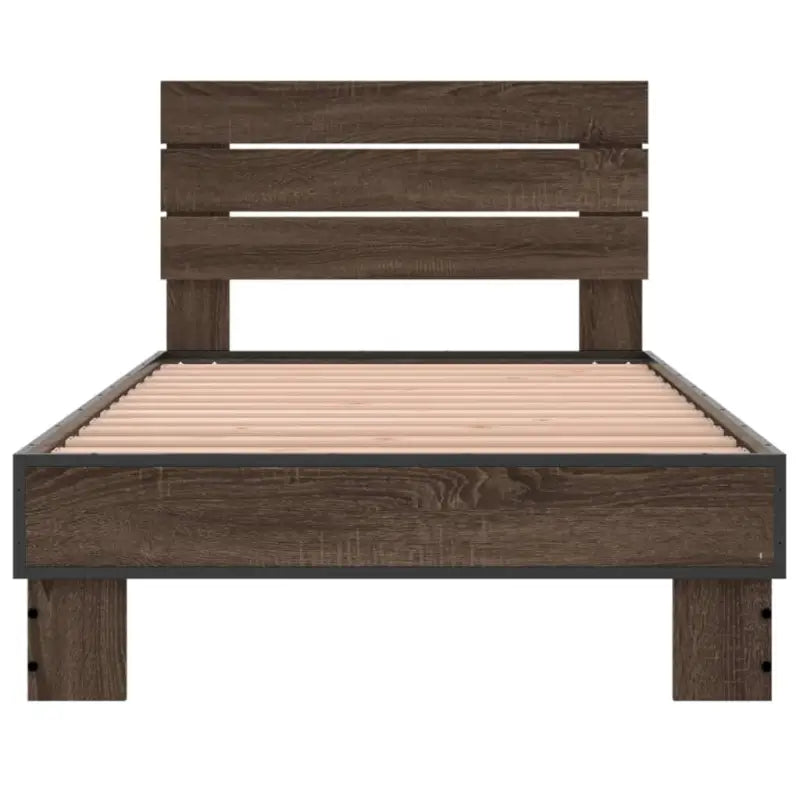 Bedframe met metalen poten en multiplex lattenbodem van bewerkt hout - Bedden & bedframes