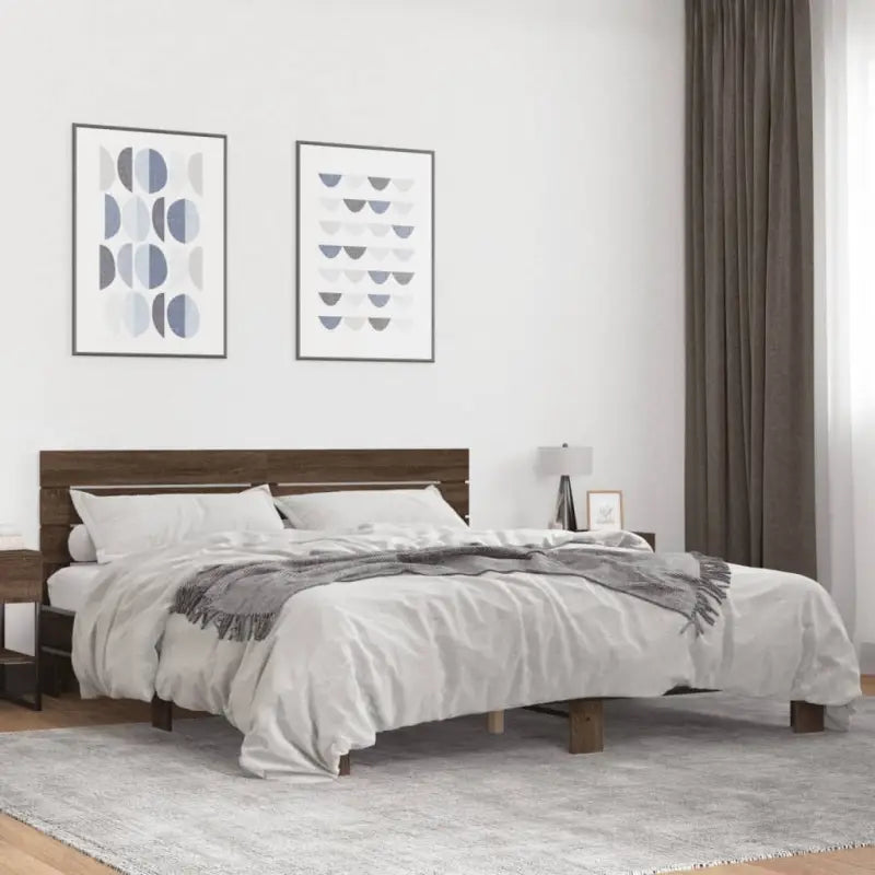 Bedframe met metalen poten en multiplex lattenbodem van bewerkt hout - bruin eikenkleur / 200 x 200 cm - Bedden &