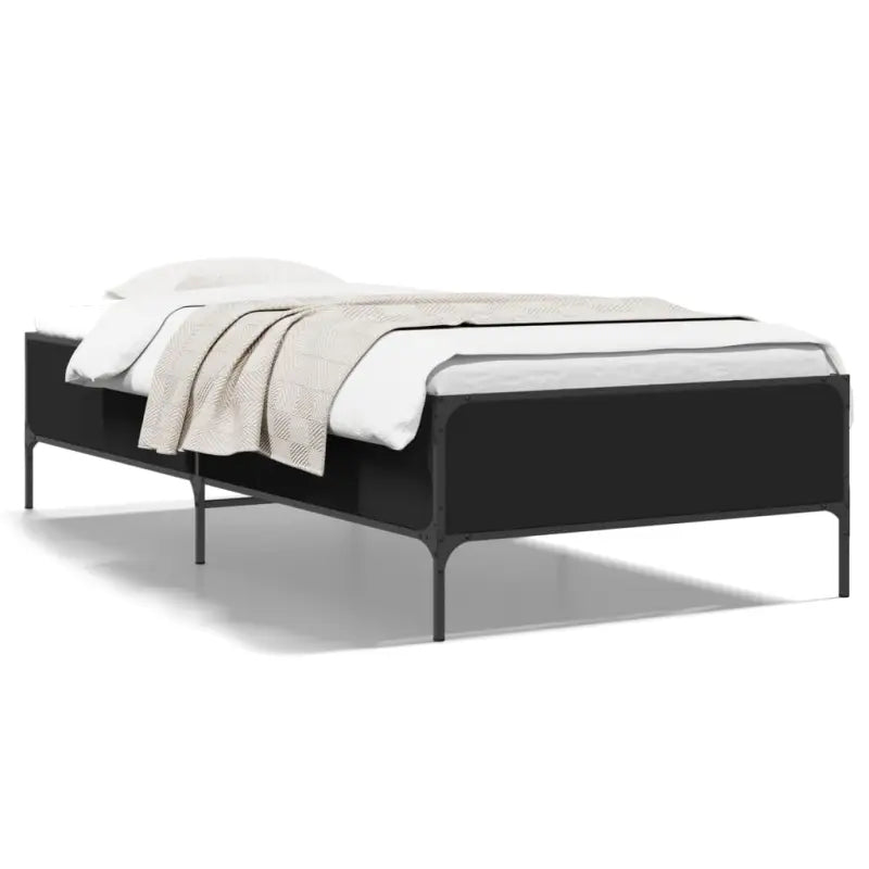 Bedframe met metalen poten en multiplex lattenbodem van bewerkt hout - Bedden & bedframes