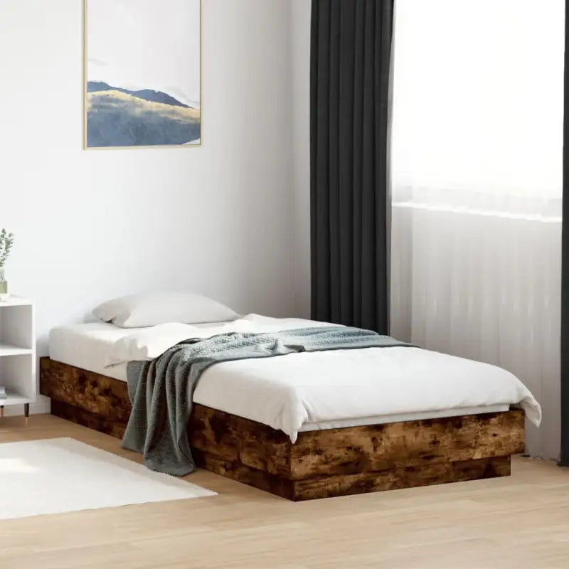 Bedframe van bewerkt hout in grijs sonoma voor een stabiele slaapkamer - Gerookt eiken / 90 x 200 cm - Bedden &