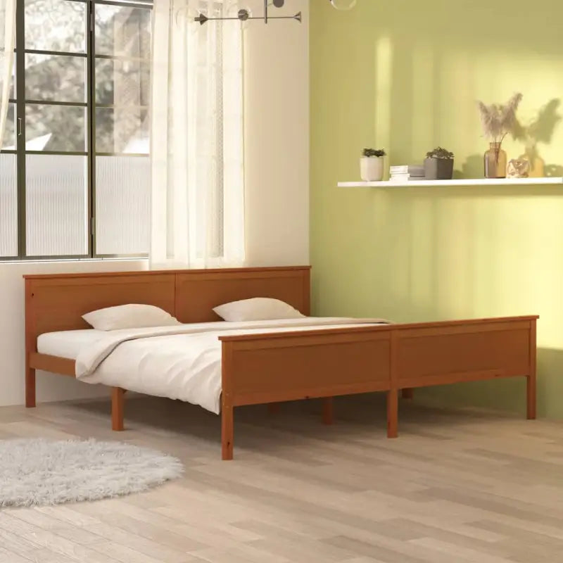 Bedframe van massief grenenhout met tijdloos en eenvoudig ontwerp - Honingbruin / 200 x 200 cm - Bedden & bedframes