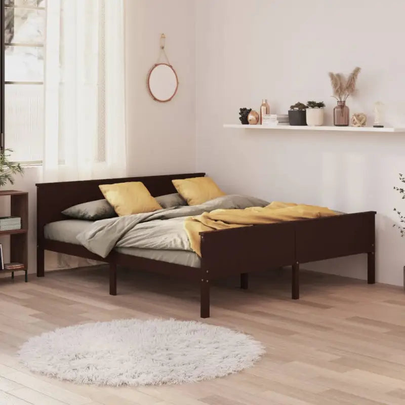 Bedframe van massief grenenhout met tijdloos en eenvoudig ontwerp - Donkerbruin / 180 x 200 cm - Bedden & bedframes