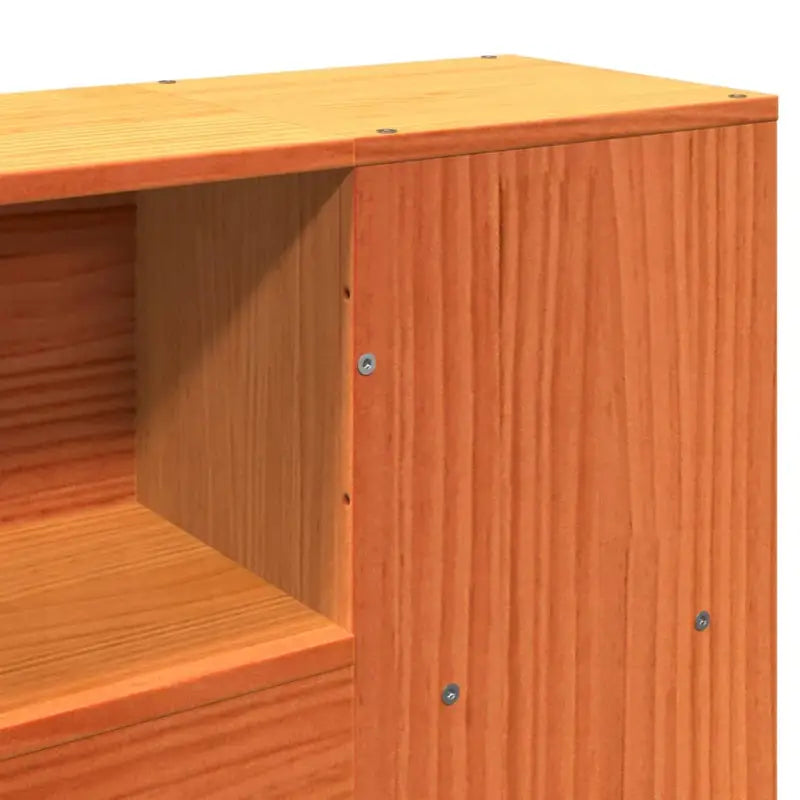 Bedframe van massief grenenhout voor een stevige en duurzame slaapplaats - Bedden & bedframes