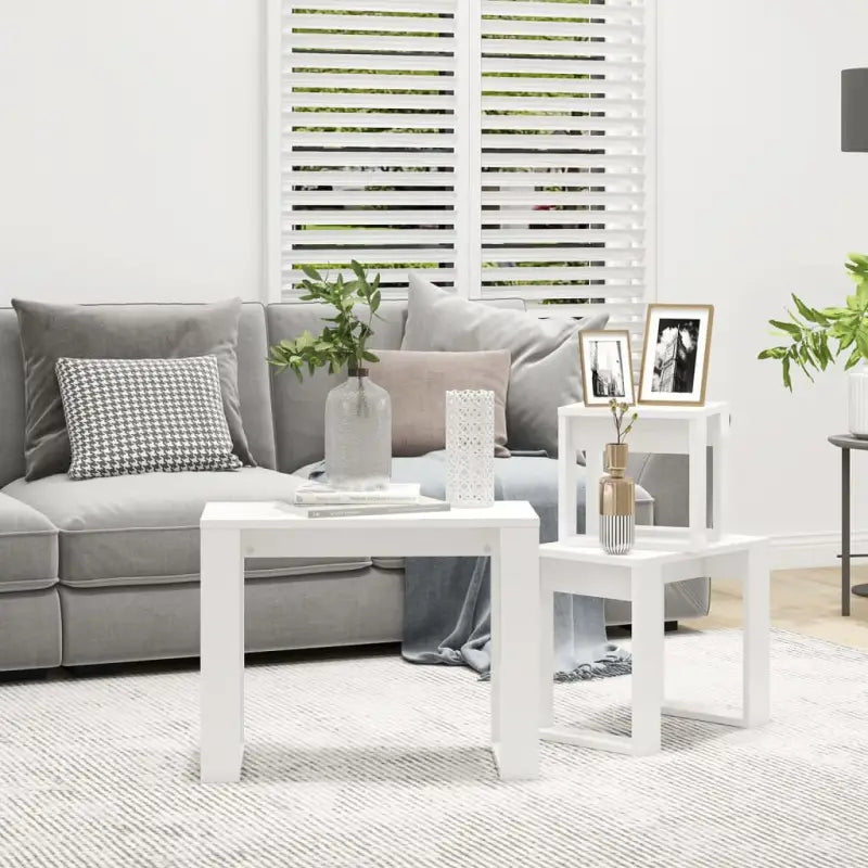 Bewerkt hout bijzettafels voor kleine ruimtes en moderne woonstijl - Bijzettafels