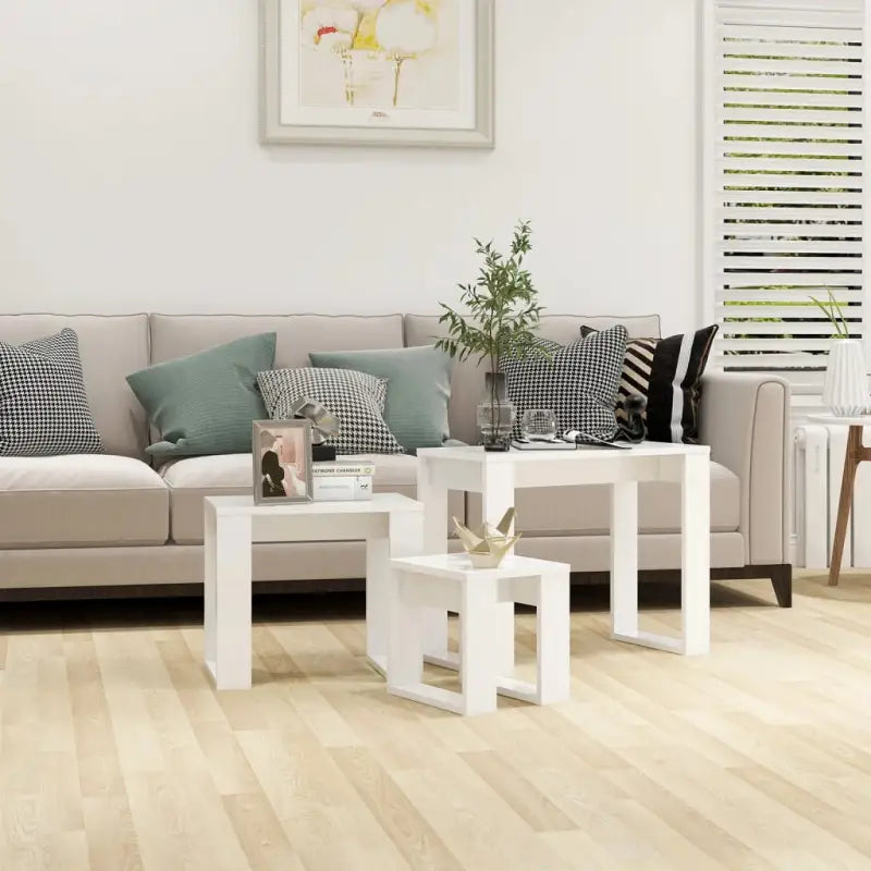 Bewerkt hout bijzettafels voor kleine ruimtes en moderne woonstijl - Bijzettafels