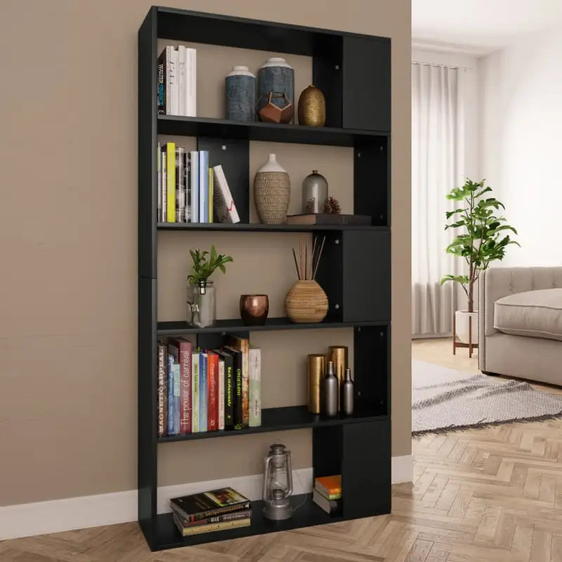 Boekenkast van bewerkt hout met klassiek en strak design - Boekenkasten