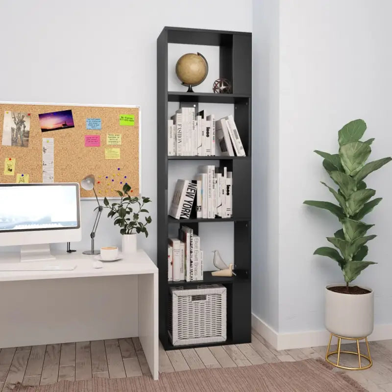 Boekenkast van bewerkt hout met strak en klassiek ontwerp - Boekenkasten