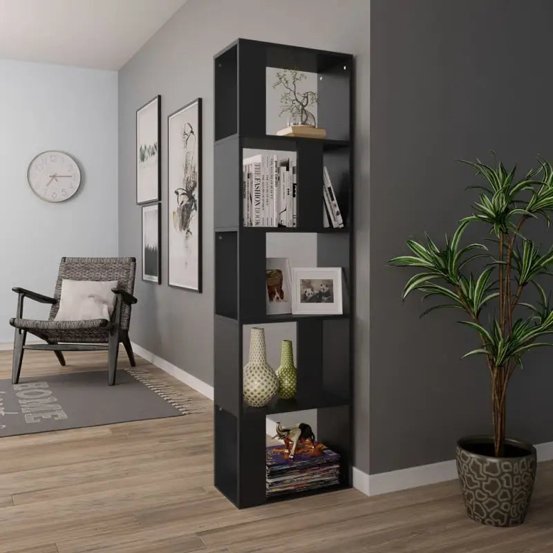 Boekenkast van bewerkt hout met strak en klassiek ontwerp - Boekenkasten