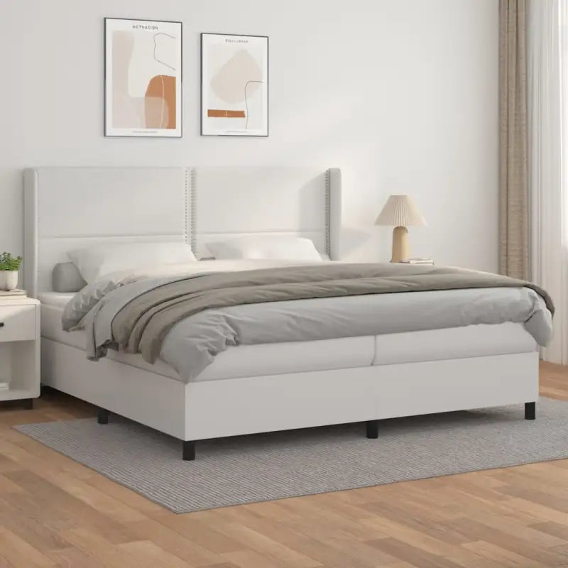 Boxspringbed met hoogwaardig kunstleer en wit materiaal voor rustslaap - Wit / 200 x 200 cm / Effen met spijkers