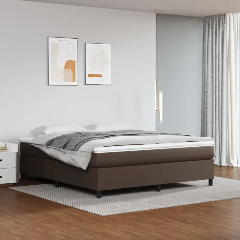 Boxspringbed met multiplex lattenbodem en crème kunstleer voor rust - Bruin / 180 x 200 cm / 35 cm - Bedden & bedframes