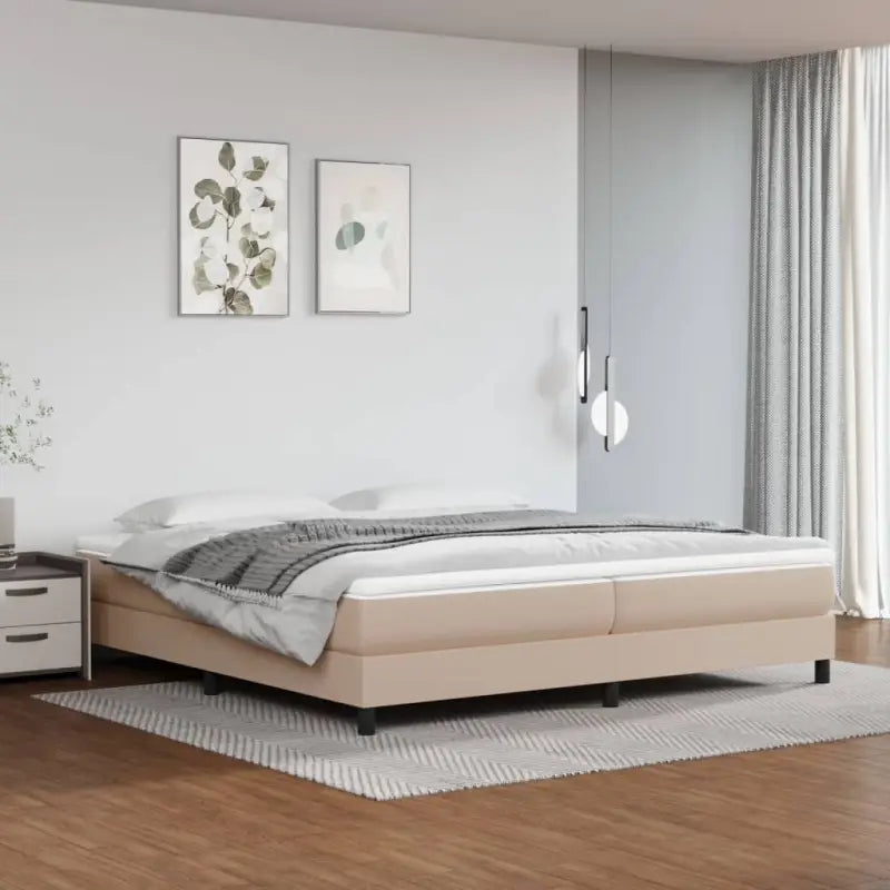 Boxspringbed met multiplex lattenbodem en crème kunstleer voor rust - Cappuccino / 200 x 200 cm / 25 cm - Bedden &