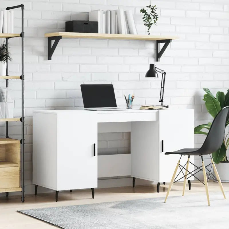 Bureau van bewerkt hout met elegante en duurzame afwerking - Bureaus