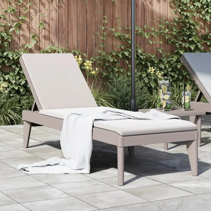 Comfortabele ligbed met verstelbare rugleuning en rattan uitstraling - Cappuccino / 1 - Ligstoelen