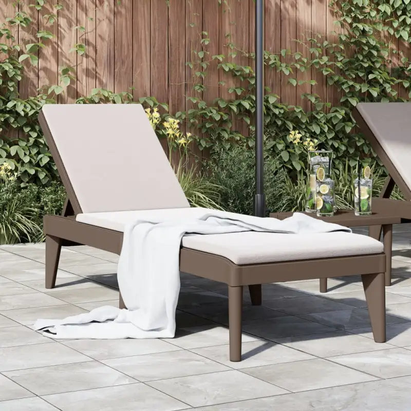 Comfortabele ligbed met verstelbare rugleuning en rattan uitstraling - Bruin / 1 - Ligstoelen