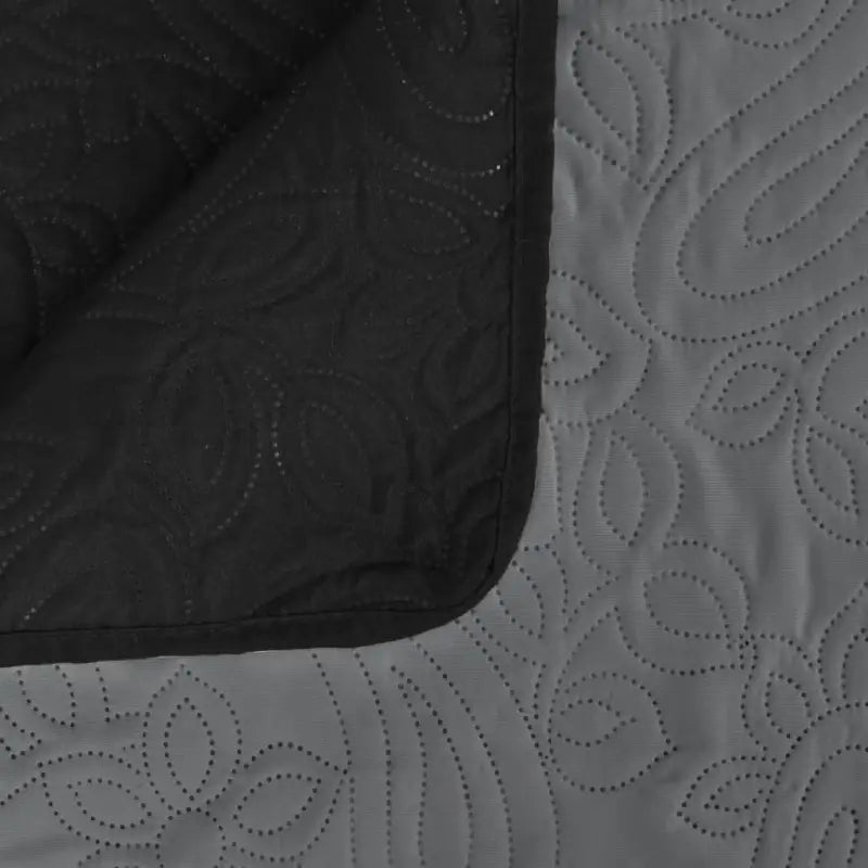 Dekbed met gequilt bloemenontwerp voor warme en decoratieve slaapkamers - Dekbedden