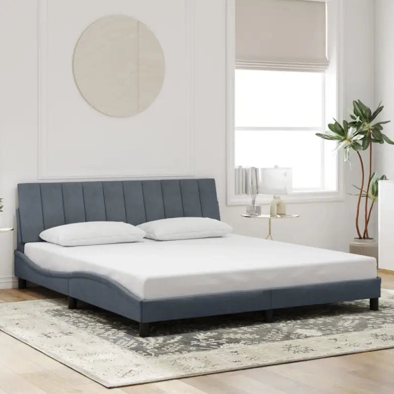 Donkergrijs bedframe met hoofdeinde en multiplex lattenbodem - Bedden & bedframes