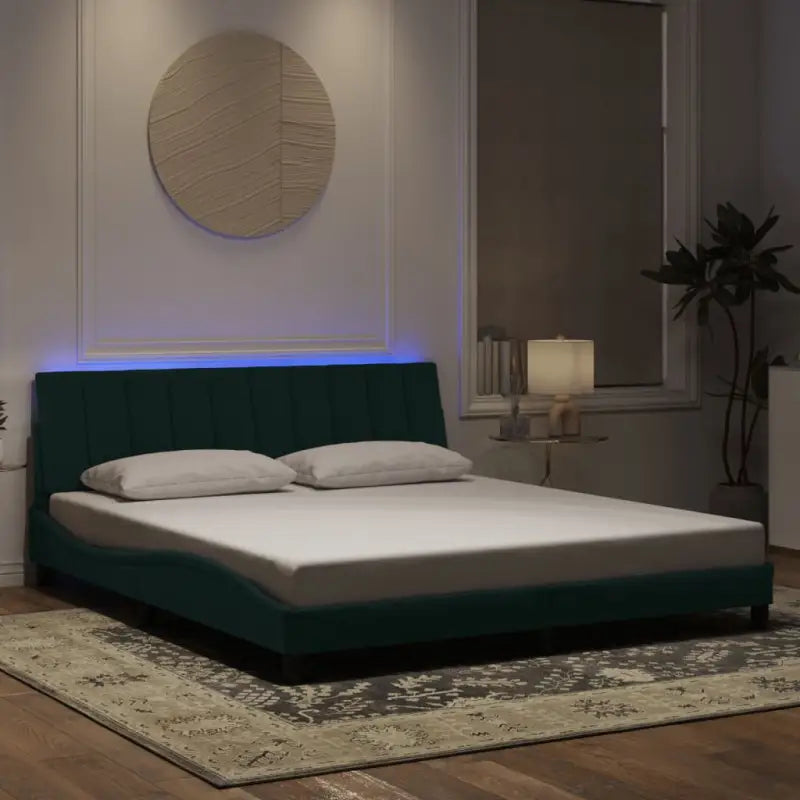 Donkergroen bedframe met LED-verlichting en multiplex lattenbodem - Donkergroen / 180 x 200 cm - Bedden & bedframes