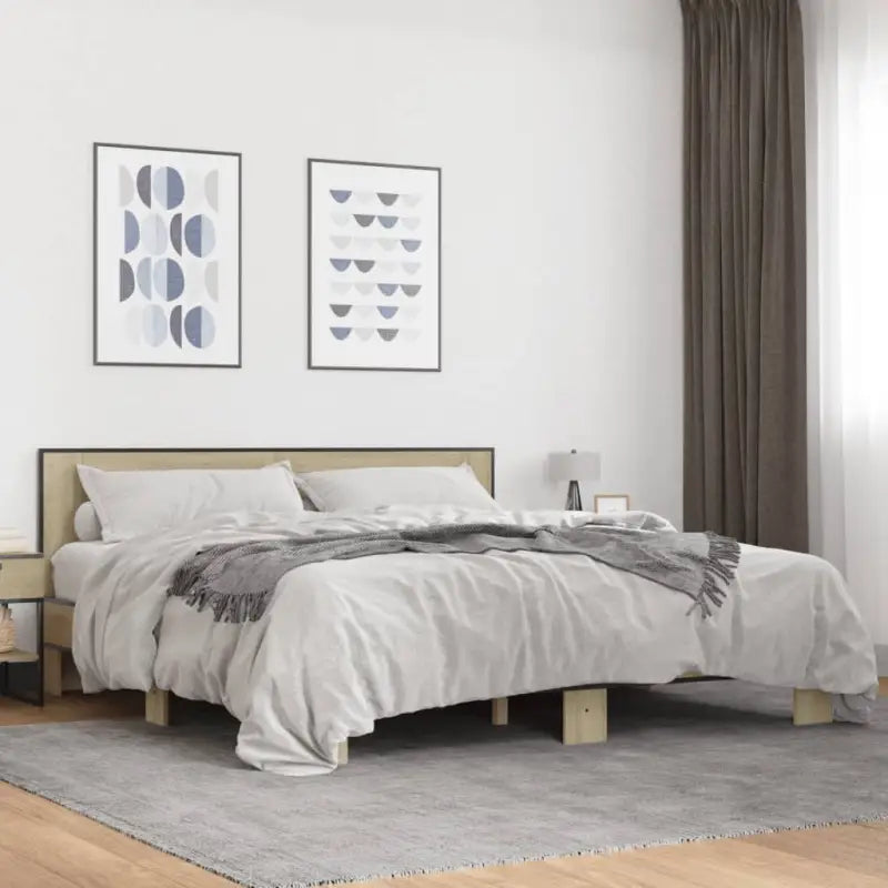 Duurzaam bedframe met bewerkt hout en multiplex lattenbodem - Sonoma eiken / 200 x 200 cm - Bedden & bedframes