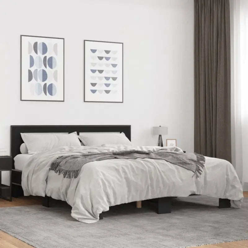 Duurzaam bedframe met bewerkt hout en multiplex lattenbodem - Zwart / 150 x 200 cm - Bedden & bedframes