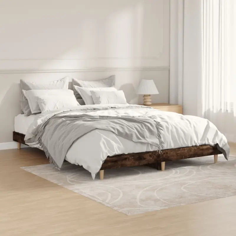 Duurzaam bewerkt hout bedframe met multiplex lattenbodem voor rust - Gerookt eiken / 135 x 190 cm - Bedden & bedframes