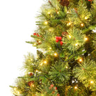 Eenvoudige montage kerstboom met LED en rode bessen voor feestelijk sfeer - Kerstbomen