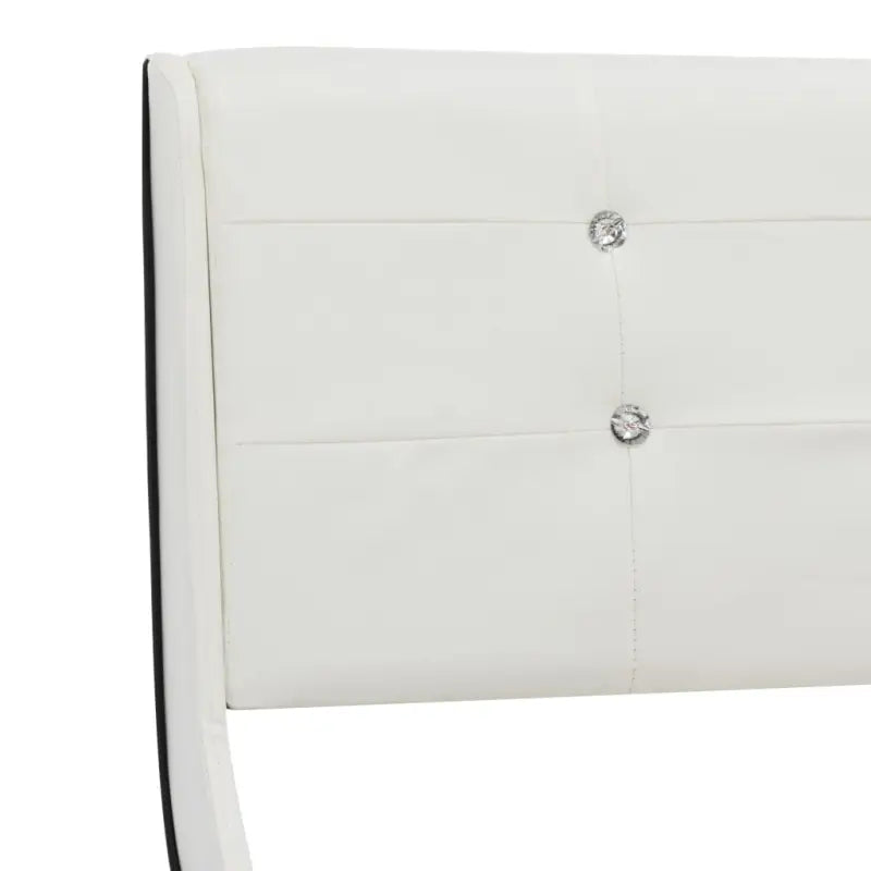 Elegant klassiek bedframe met stalen poten en gemakkelijk schoon te maken gevoerde hoes - Bedden & bedframes