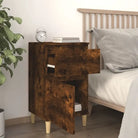 Elegant nachtkastje van bewerkt hout voor een tijdloze uitstraling - Nachtkastjes