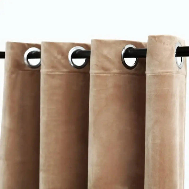 Elegante fluwelen gordijnen met metalen ringen voor warme interieurs - Gordijnen & vitrages