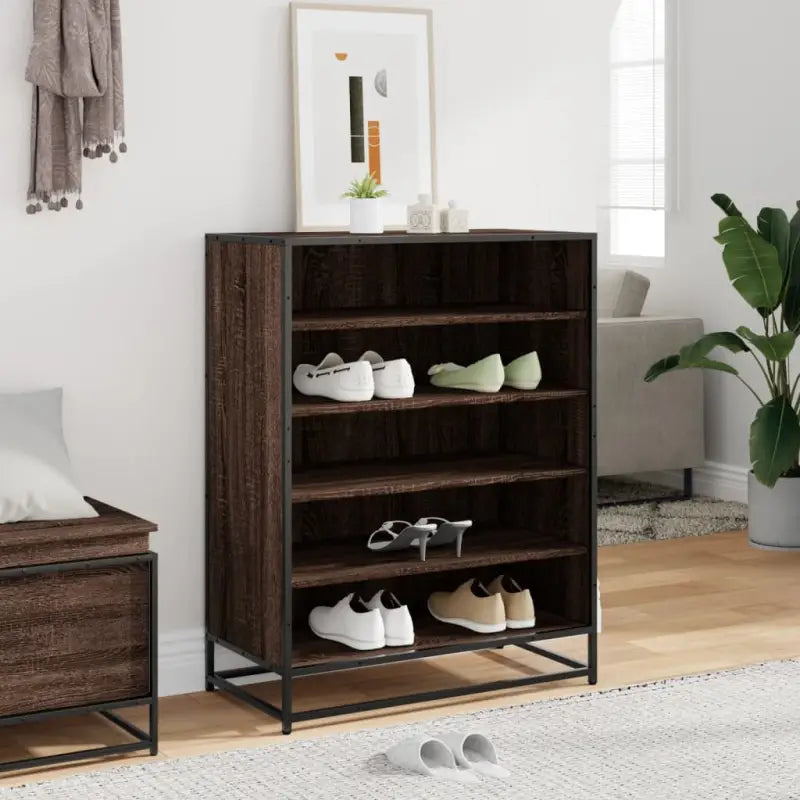 Elegante schoenenkast met bewerkt hout voor een opgeruimde entree - Schoenenrekken
