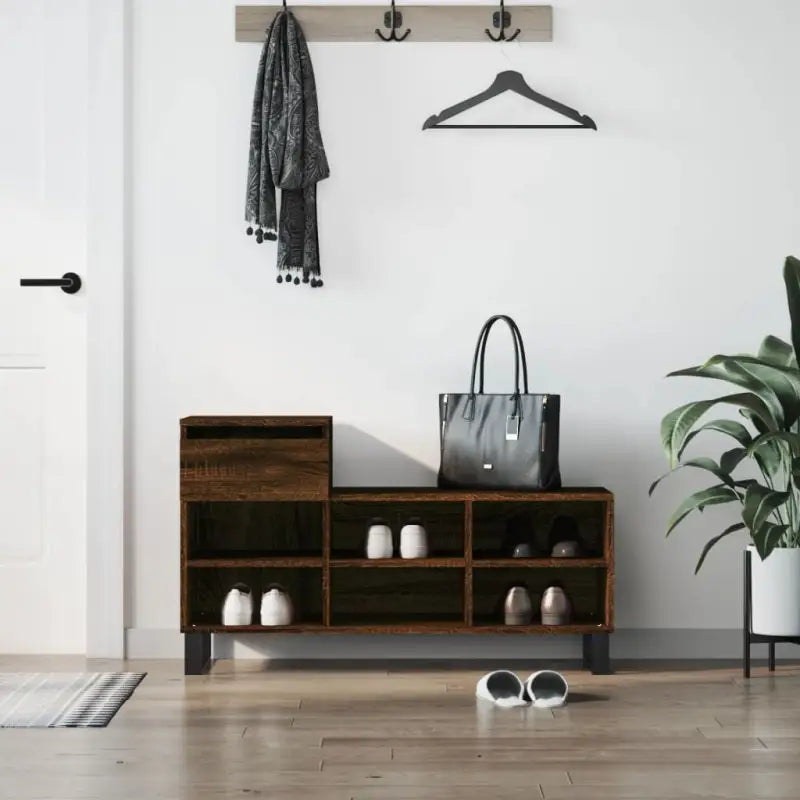 Elegante schoenenkast van bewerkt hout met metalen poten voor een opgeruimde ingang - bruin eikenkleur / 1