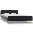 Elegante slaapkamer met klassiek bedframe en gepoedercoat stalen poten - Bedden & bedframes