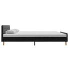 Elegante slaapkamer met klassiek bedframe en gepoedercoat stalen poten - Bedden & bedframes