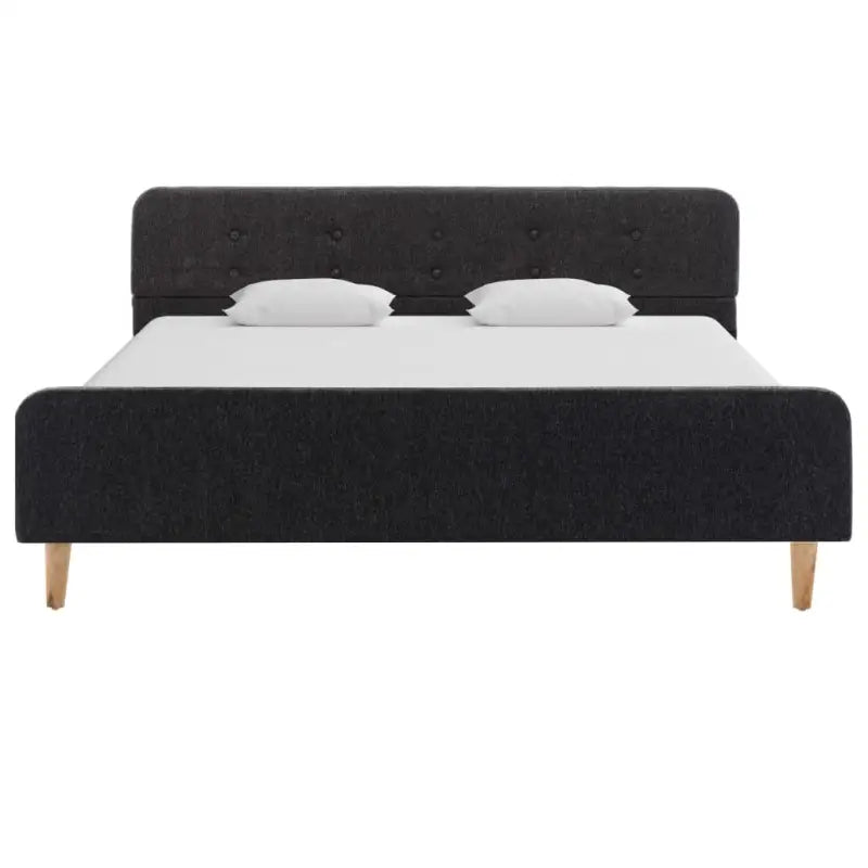 Elegante slaapkamer met klassiek bedframe en gepoedercoat stalen poten - Bedden & bedframes