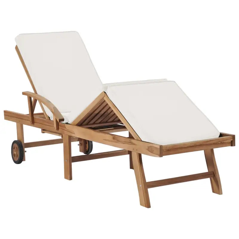 Fijn geschuurde houten ligstoelen met rustieke charme voor buitenruimte - Ligstoelen