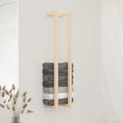 Handdoekhouder van massief grenenhout voor een trendy badkamerstijl - Naturel / 23 x 18 x 110 cm - Handdoekrekken &