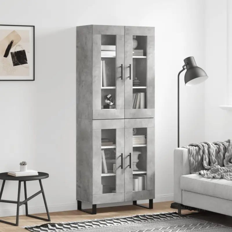 Hoge kast in grijs sonoma van bewerkt hout met unieke charme - Betongrijs / 1 / 2 glazen deuren - Dressoirs &