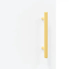 Hoge kast met ijzeren poten van bewerkt hout voor een stijlvolle look - Dressoirs & buffetkasten
