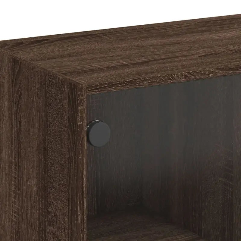 Hoge kast van bewerkt hout voor boeken en moderne interieurstijl - Dressoirs & buffetkasten