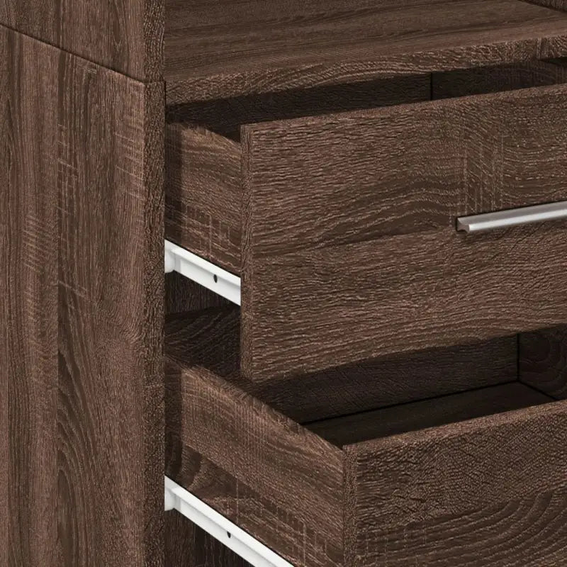 Hoge kast van bewerkt hout voor een klassieke en praktische inrichting - Dressoirs & buffetkasten