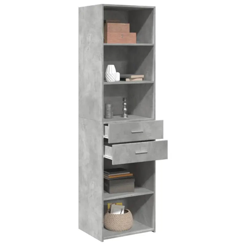 Hoge kast van bewerkt hout voor een stijlvolle inrichting - Dressoirs & buffetkasten