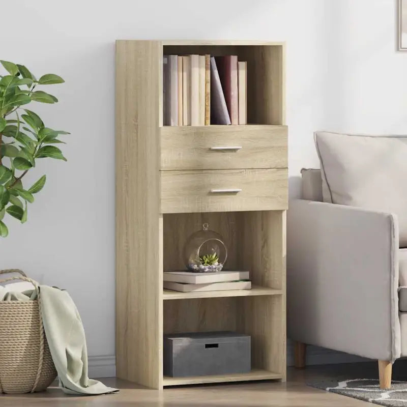 Hoge kast van bewerkt hout voor een stijlvolle inrichting - Dressoirs & buffetkasten