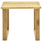Houten loungebed met kussen en tafeltje voor een rustieke buitenruimte - Ligstoelen
