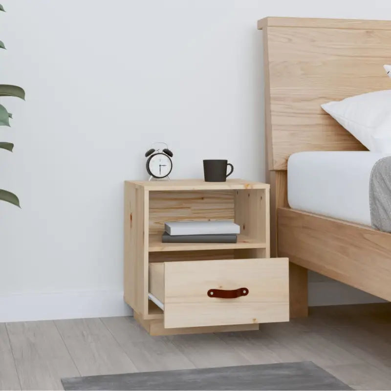 Houten nachtkastje van massief grenenhout voor decoratieve spullen - Nachtkastjes
