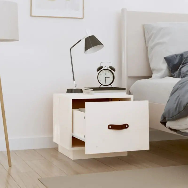 Houten nachtkastjes van massief grenenhout voor een elegant interieur - Nachtkastjes