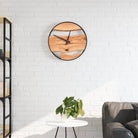 Houten wandklok met rustieke wijzerplaat en stil slingermechanisme - Wandklokken