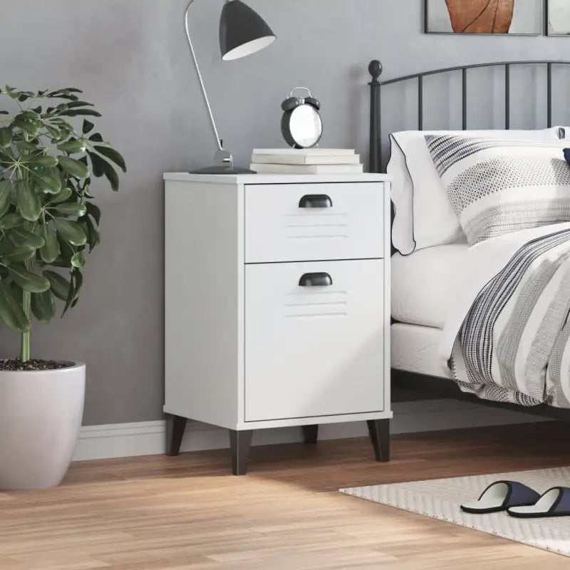 Industriële nachtkastjes van bewerkt hout voor een trendy interieur - Nachtkastjes